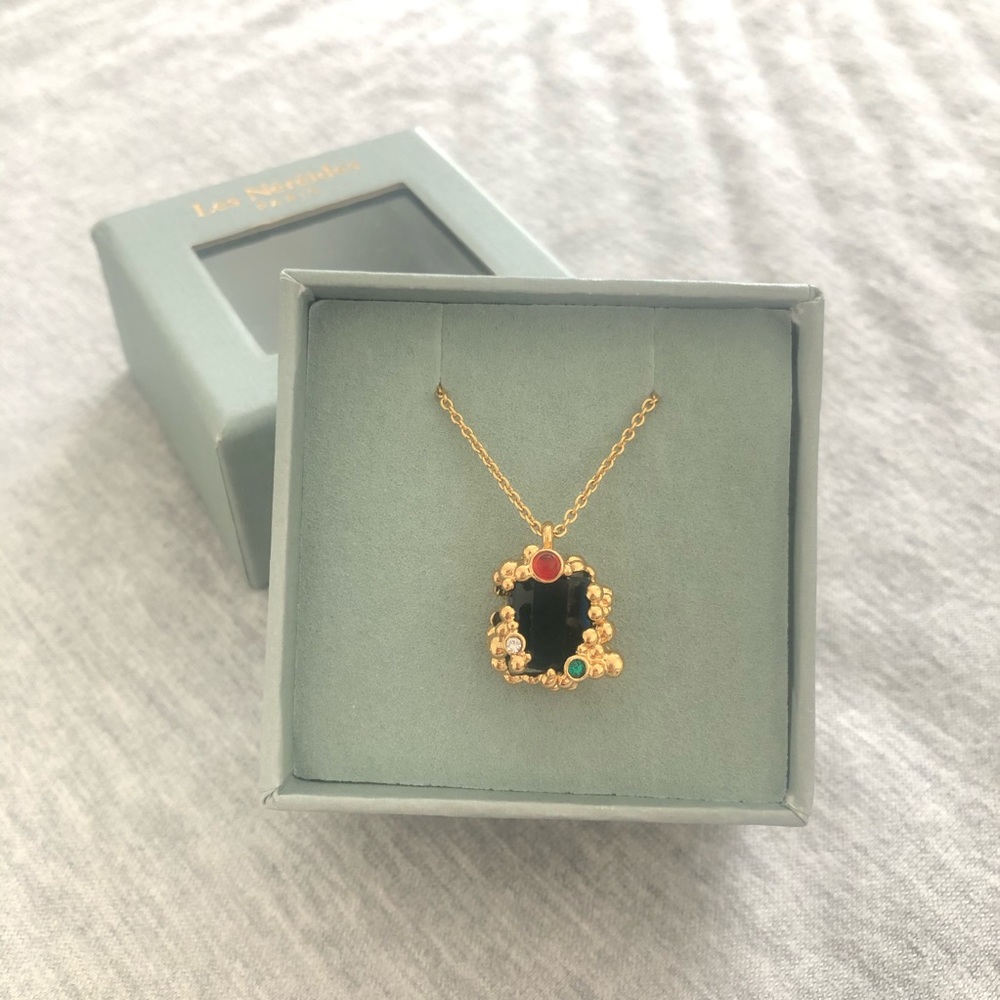 Les Nereides necklace pendant